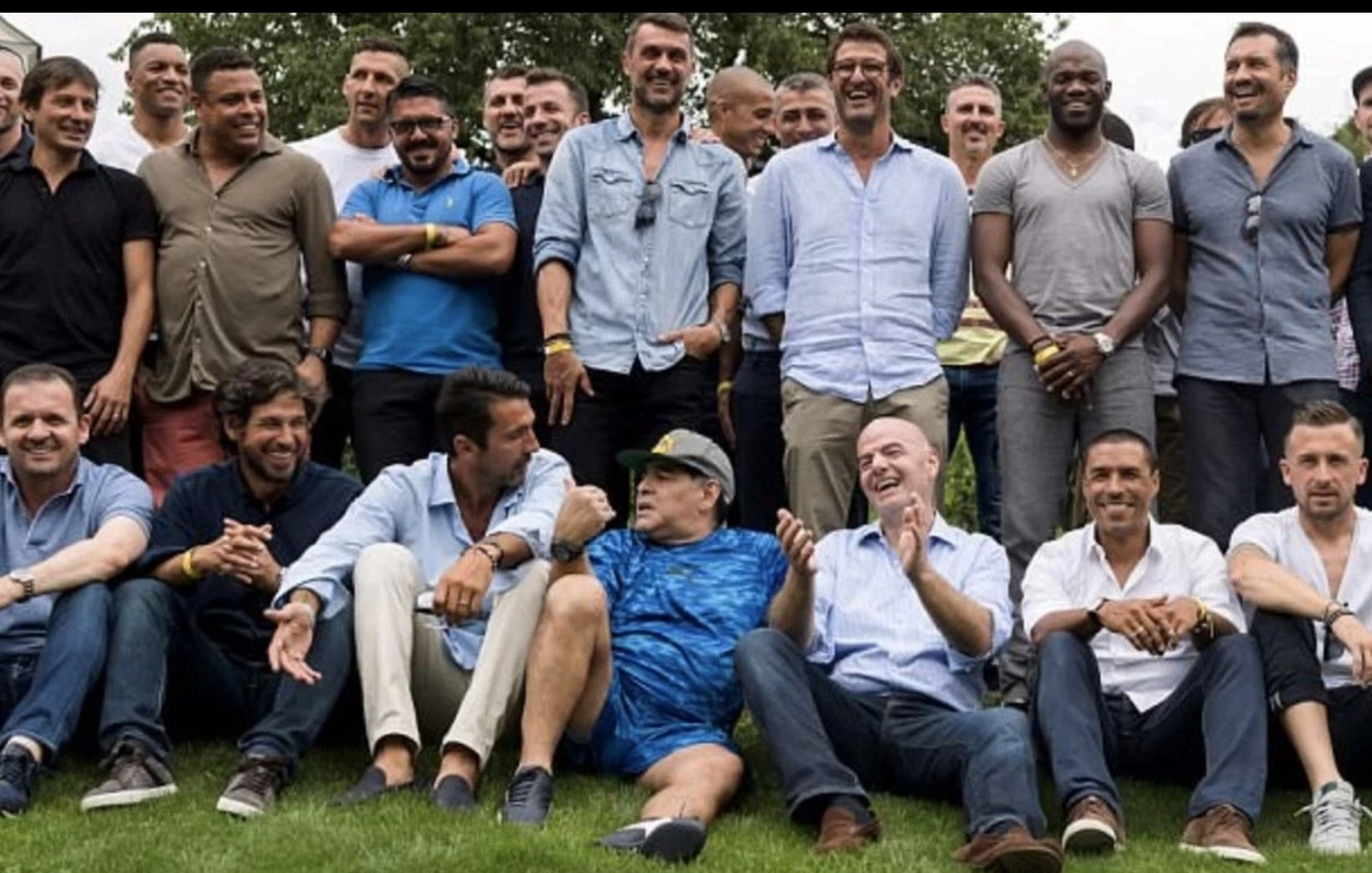 开云体育-足球明星齐聚一堂，为国际比赛做好准备