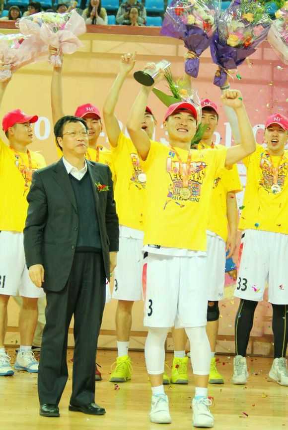 科特迪瓦队队长带领球队展开战役