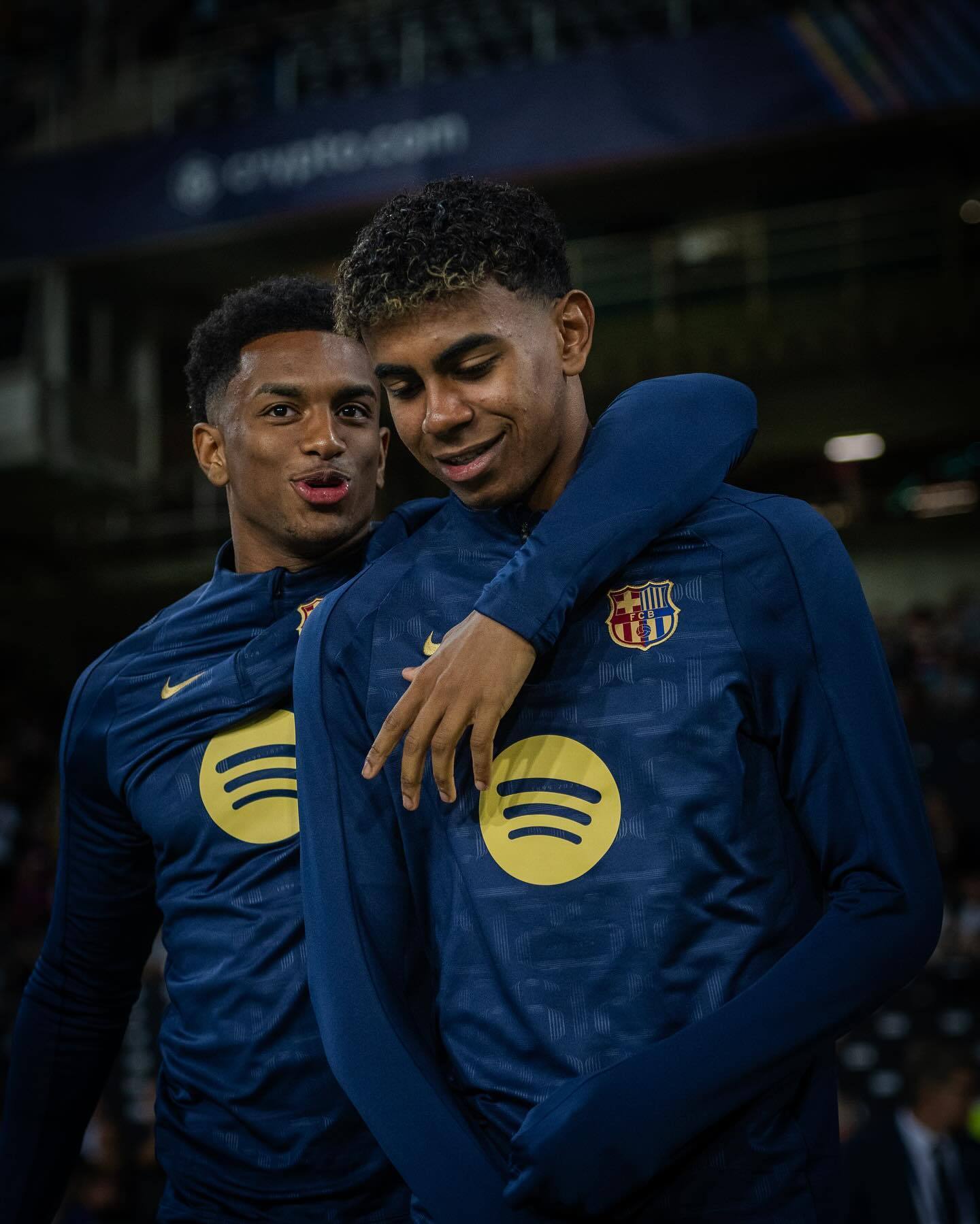 包含莱万杀入连击,率领拜仁横扫晋级欧冠四强的词条 包含莱万杀入连击,率领拜仁横扫晋级欧冠四强的词条