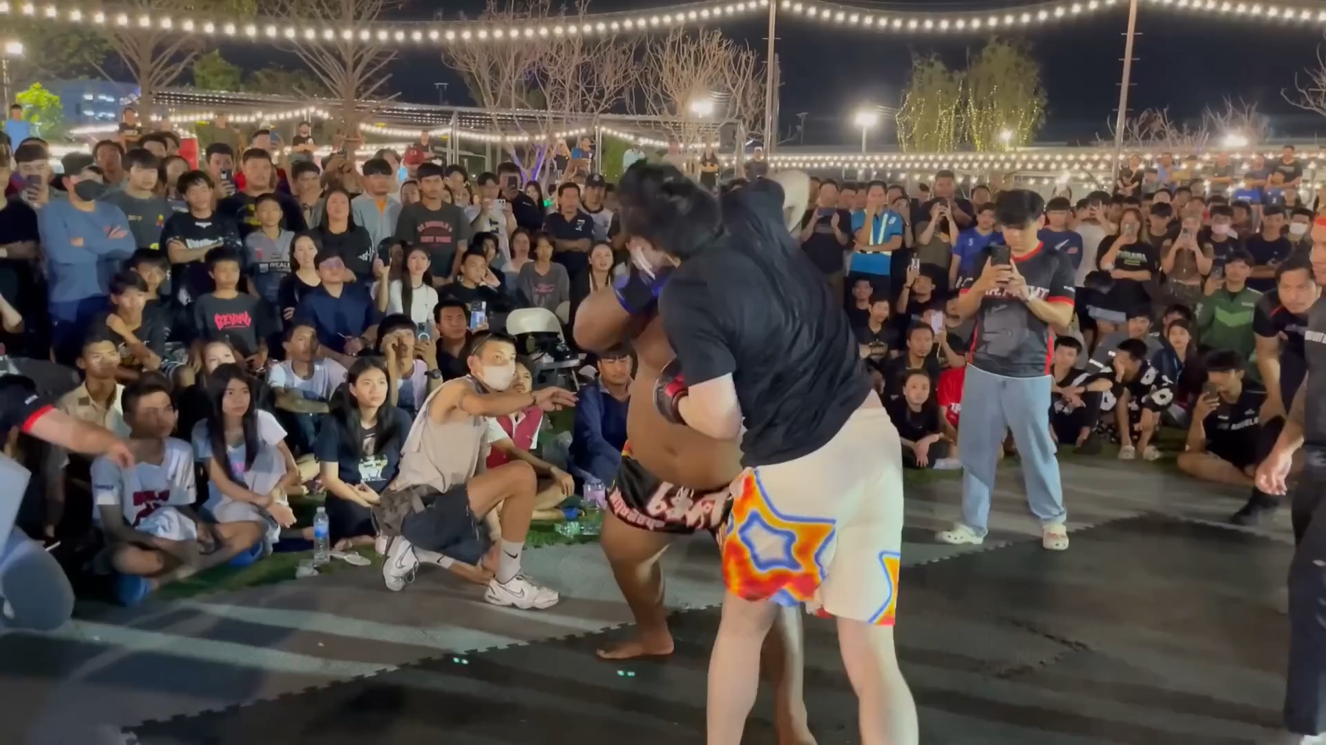 泰国拳击选手在激烈对决中获胜 泰国拳击选手在激烈对决中获胜