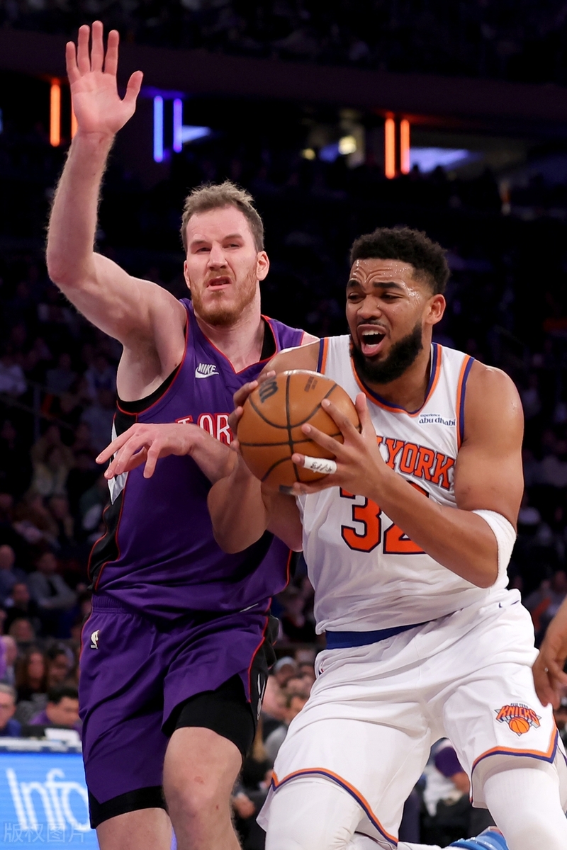 猛龙对阵尼克斯,激烈角逐均未占上风 猛龙对阵尼克斯,激烈角逐均未占上风