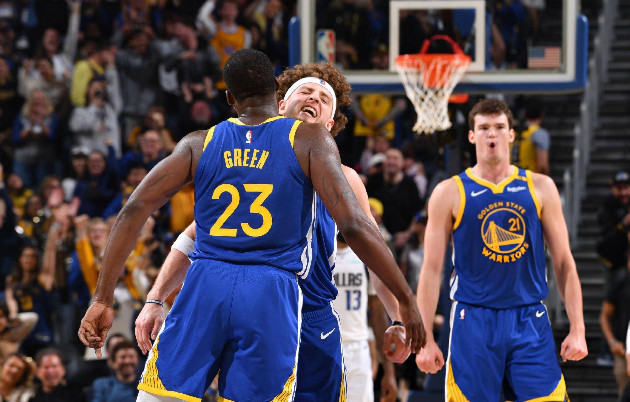 开云体育APP下载-篮球明星库里多次三分带领勇士反扑