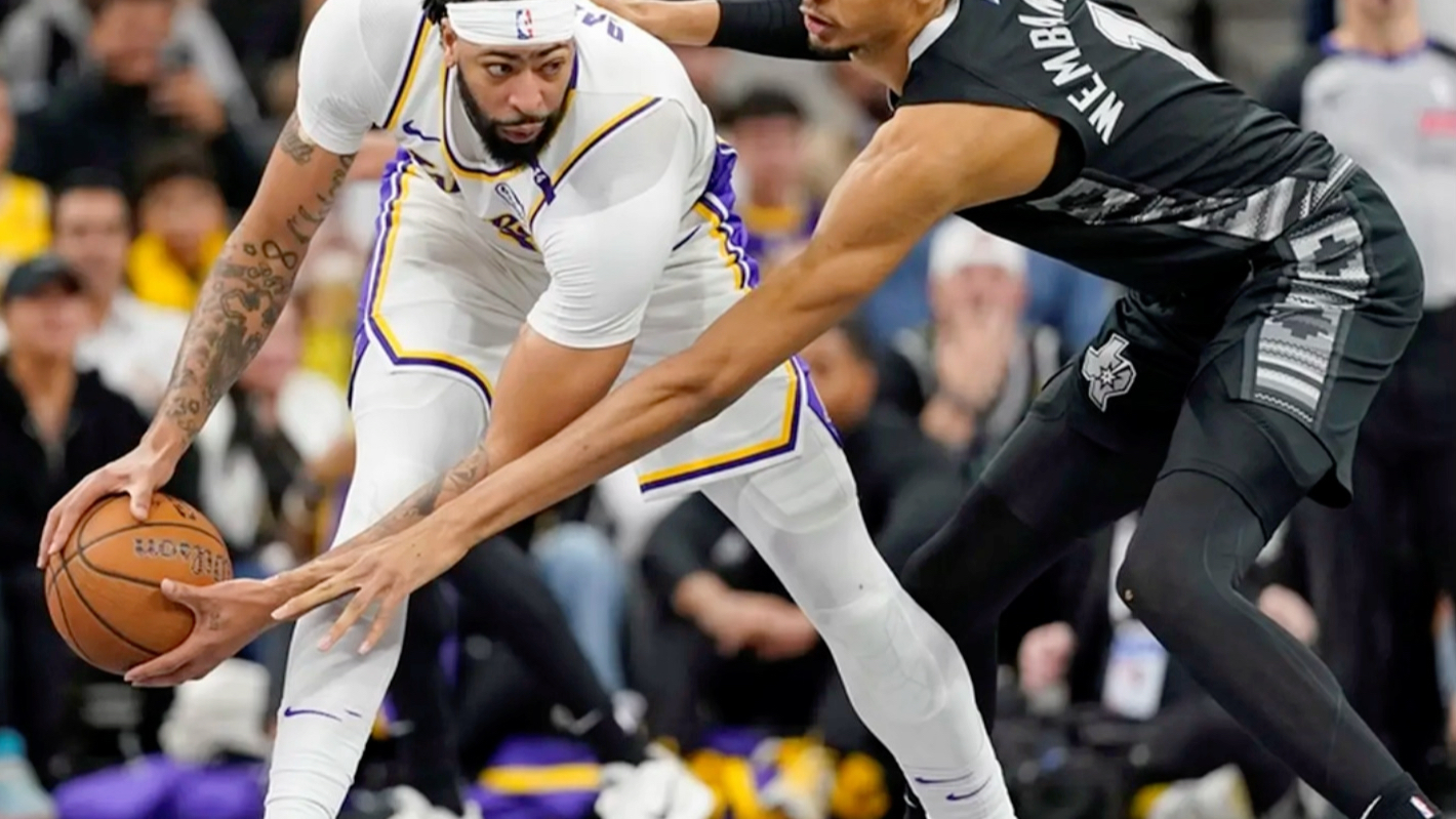 猎鹰险胜马刺,取得关键胜利 猎鹰险胜马刺,取得关键胜利