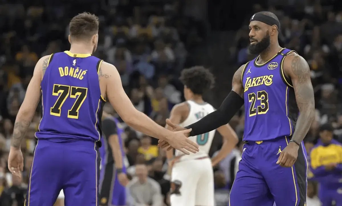 开云体育平台APP-湖人队主场告捷，击败对手稳坐第二的简单介绍