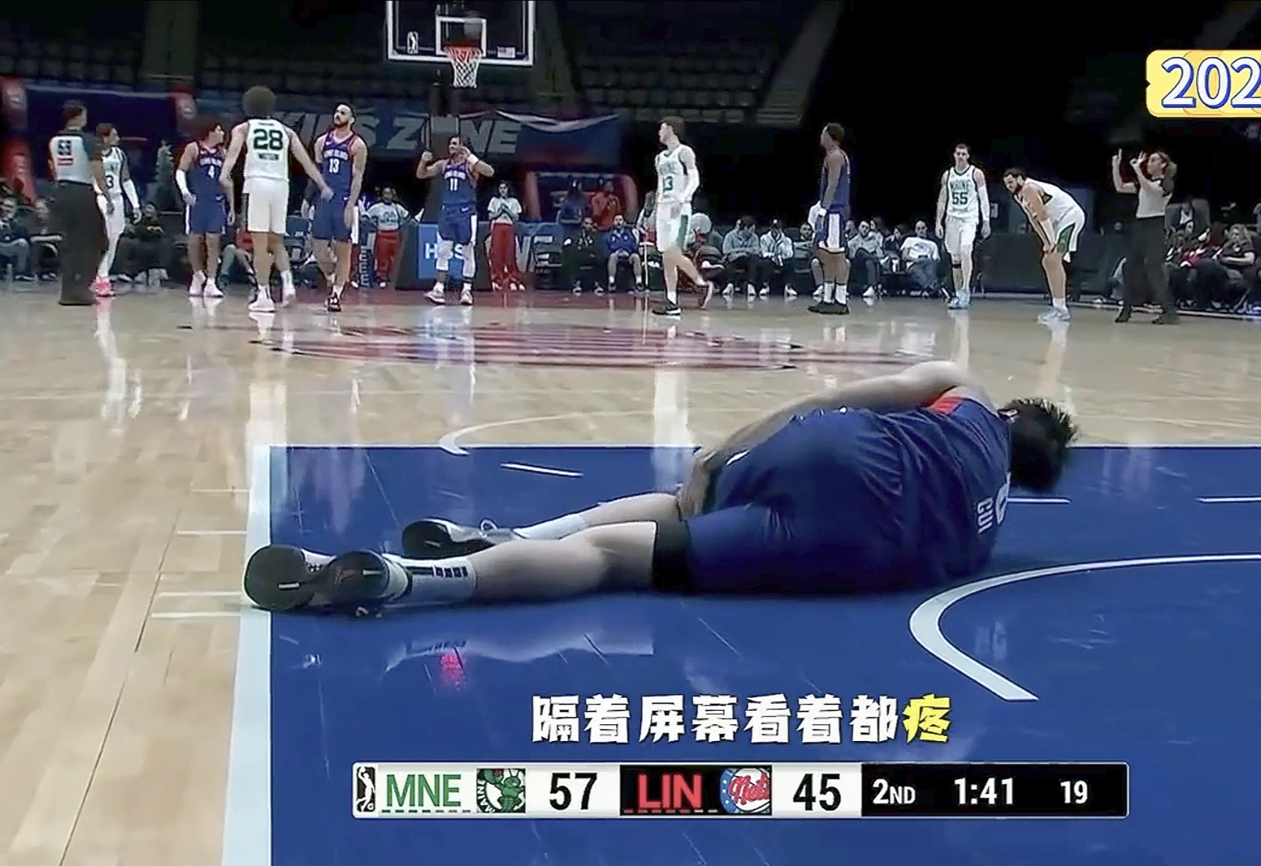 开云APP-NBA球员受伤下场，球队一度落后