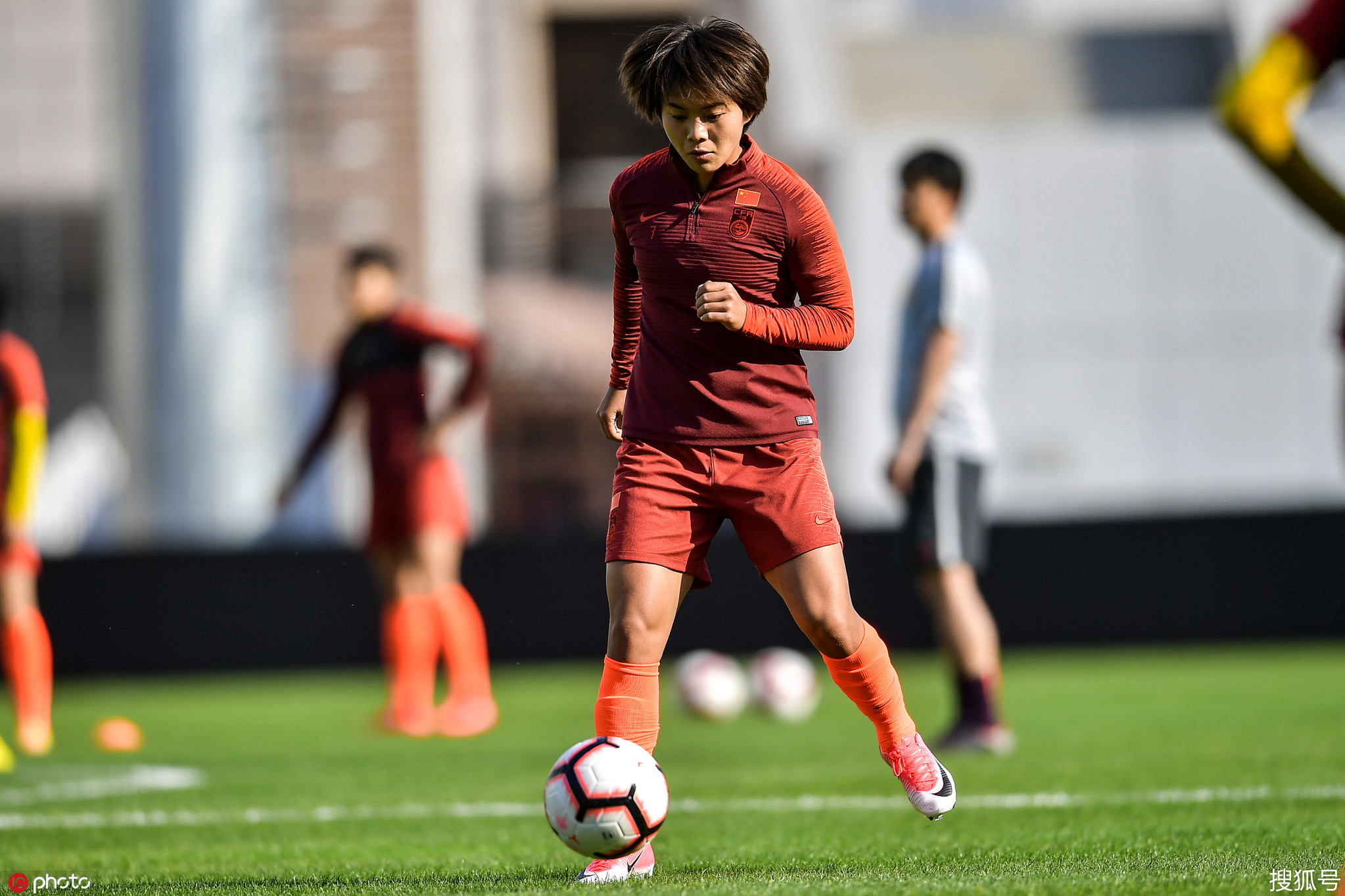 玉容飒爽,女足英雄们英姿飒爽 玉容飒爽,女足英雄们英姿飒爽