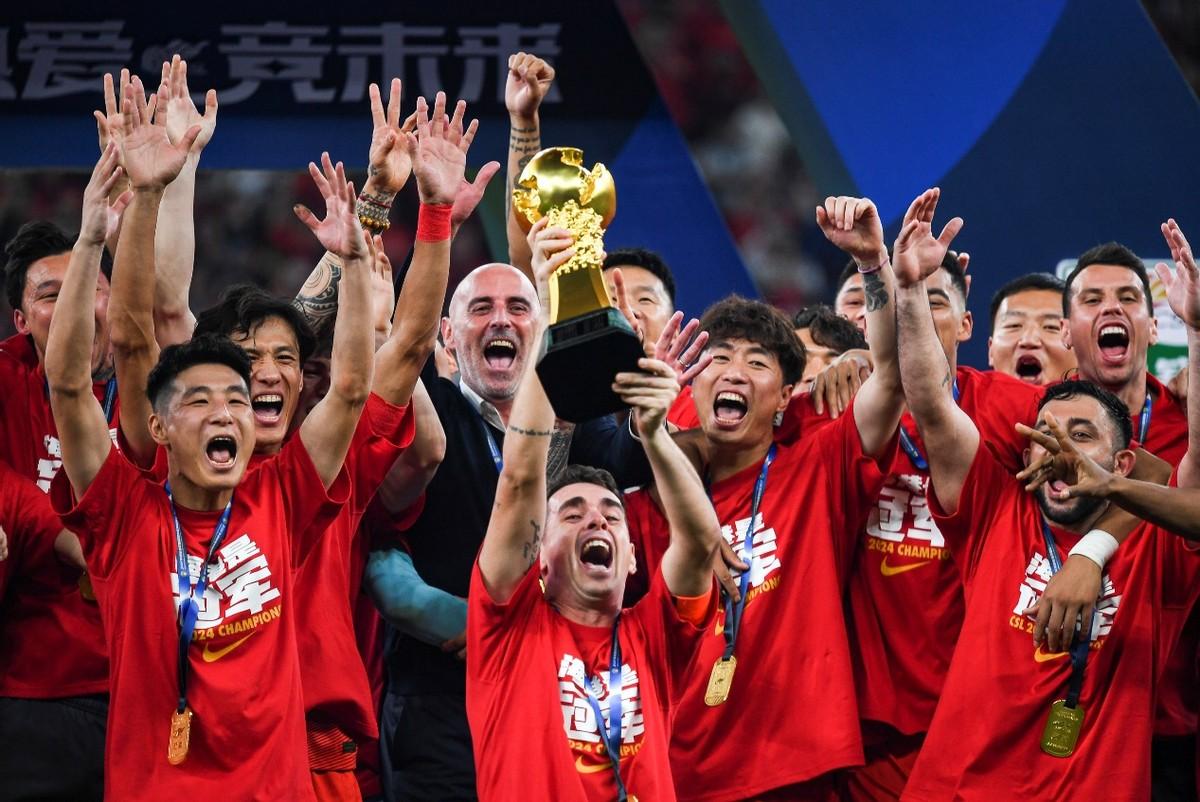 战绩亮眼:中超联赛中球队表现稳健,积分攀升 战绩亮眼:中超联赛中球队表现稳健,积分攀升