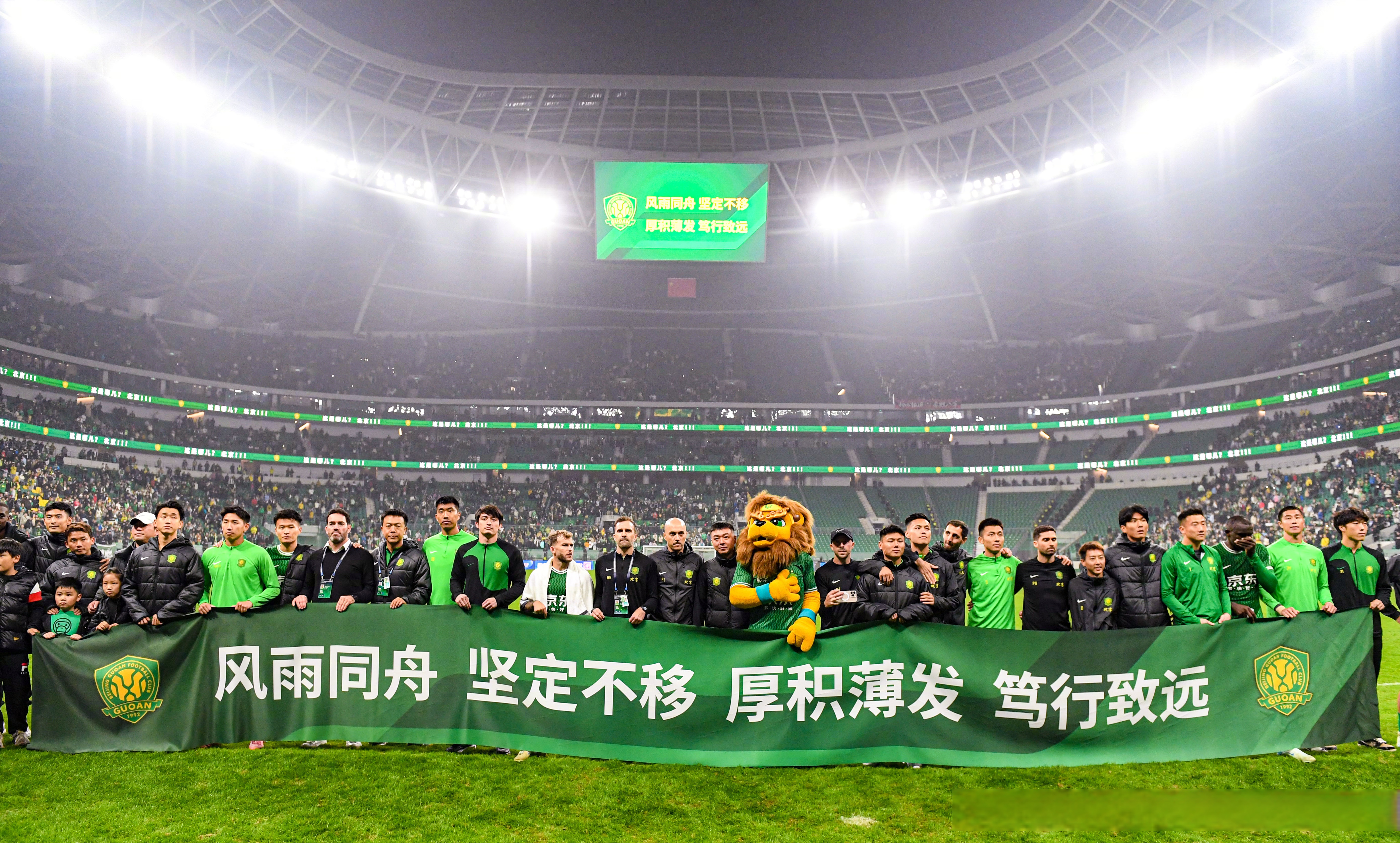 苏宁集团高管到场支持球队，共同迎接胜利的简单介绍