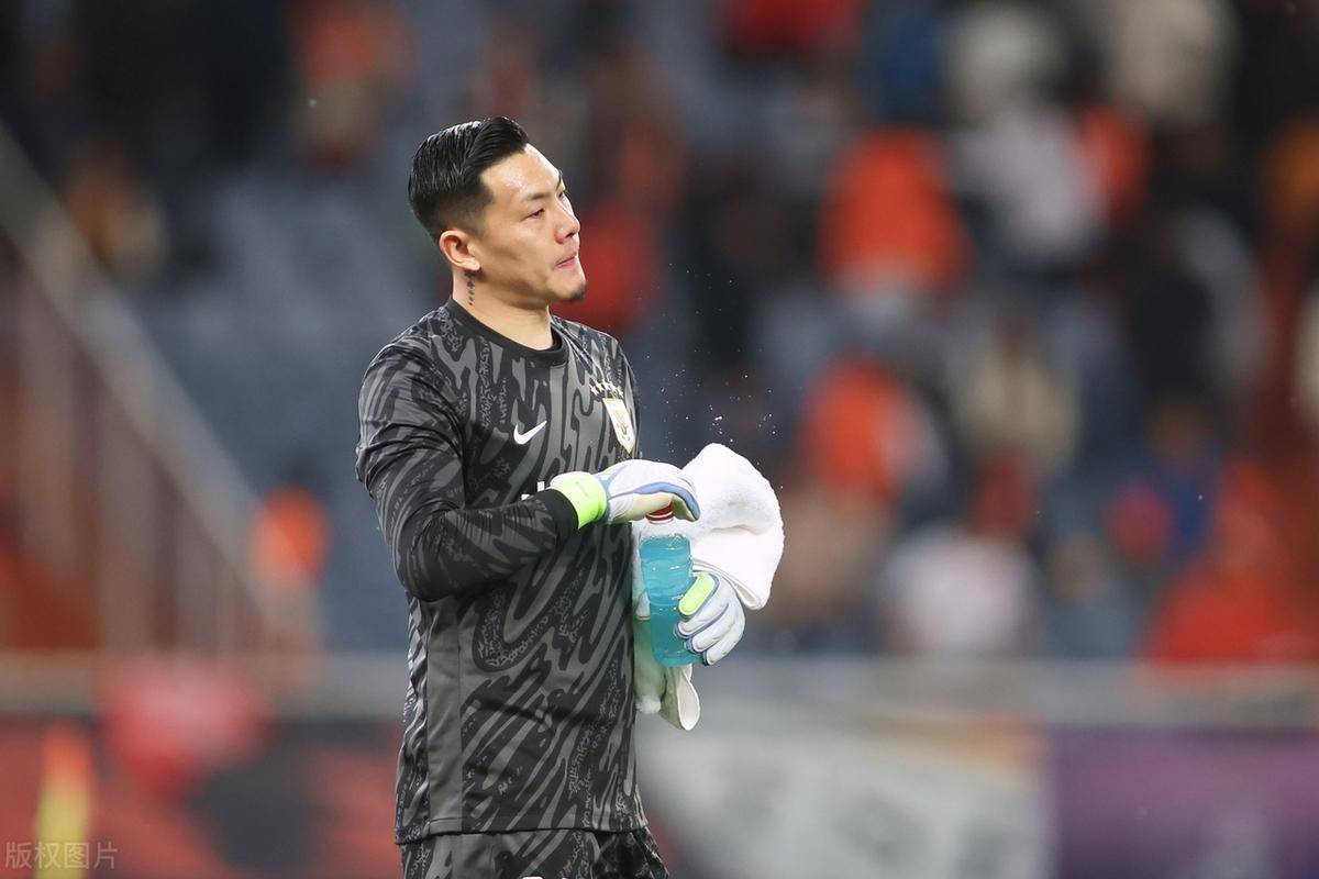 关于卡尔斯鲁厄近况欠佳，寻求胜利逆转颓势的信息