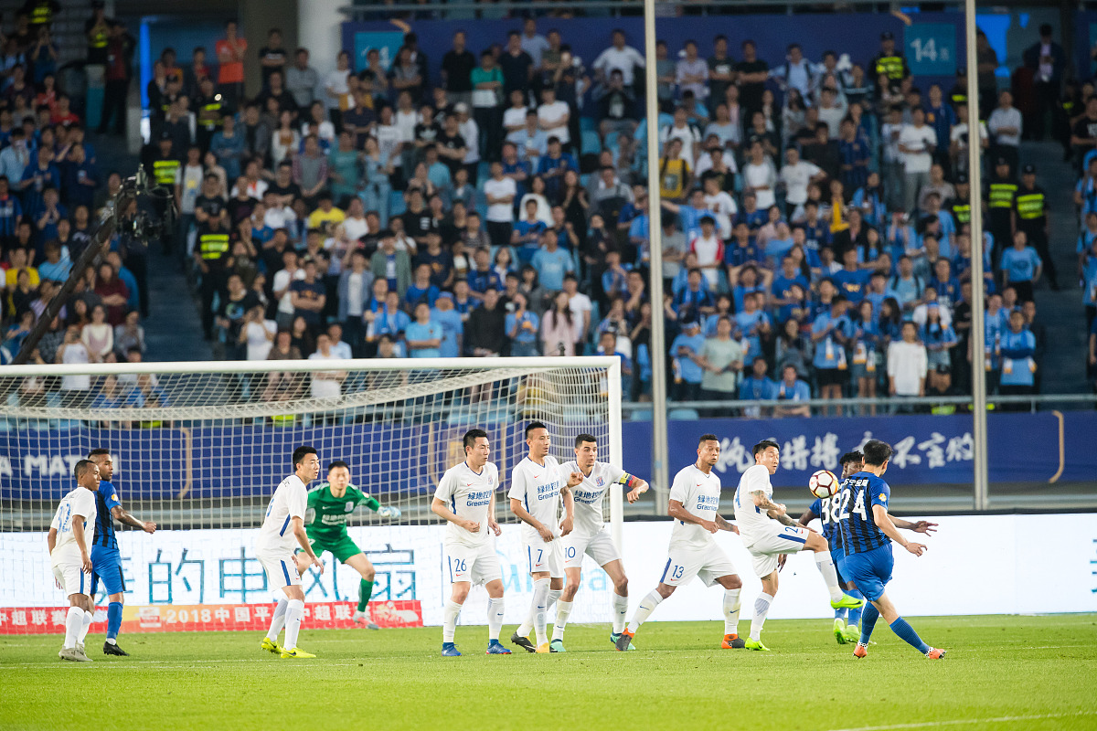 两支实力均衡球队对决,胜负难分 两支实力均衡球队对决,胜负难分