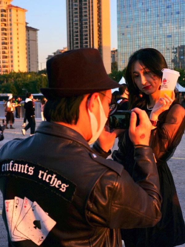 开云官网-江西草莓攻陷城池，队员摘下绝杀头盔