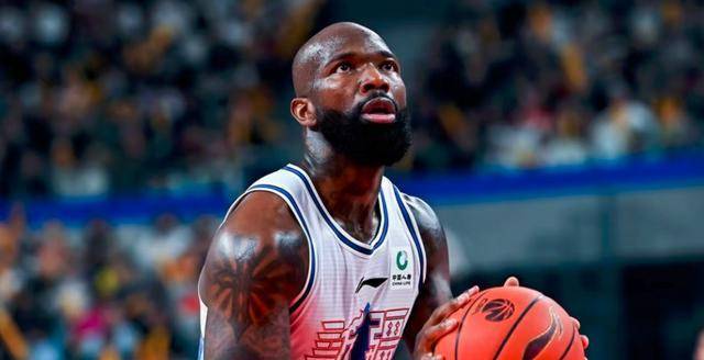 包含新秀表现亮眼，球迷们集体为他们喝彩的词条