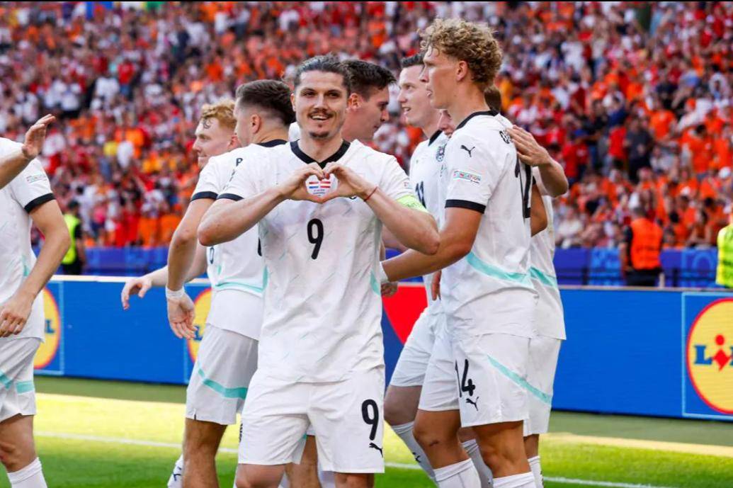 开云体育APP下载-包含欧预赛焦点战事，球星表现抢眼的词条