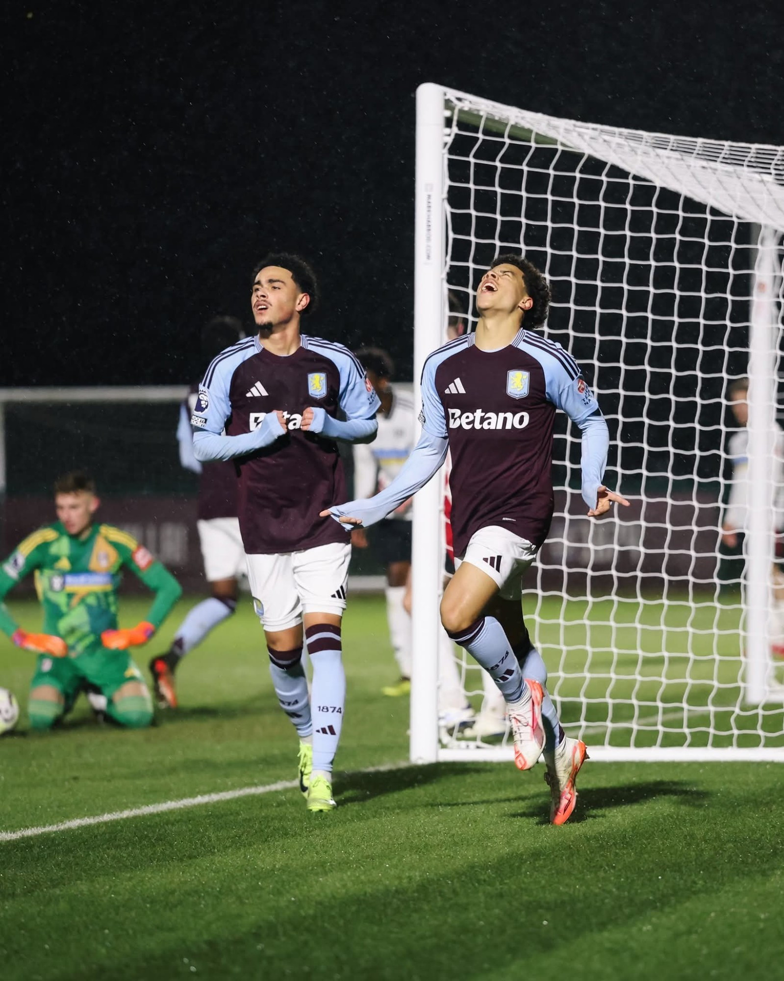 阿斯顿维拉客场取胜,壮大气势 阿斯顿维拉客场取胜,壮大气势