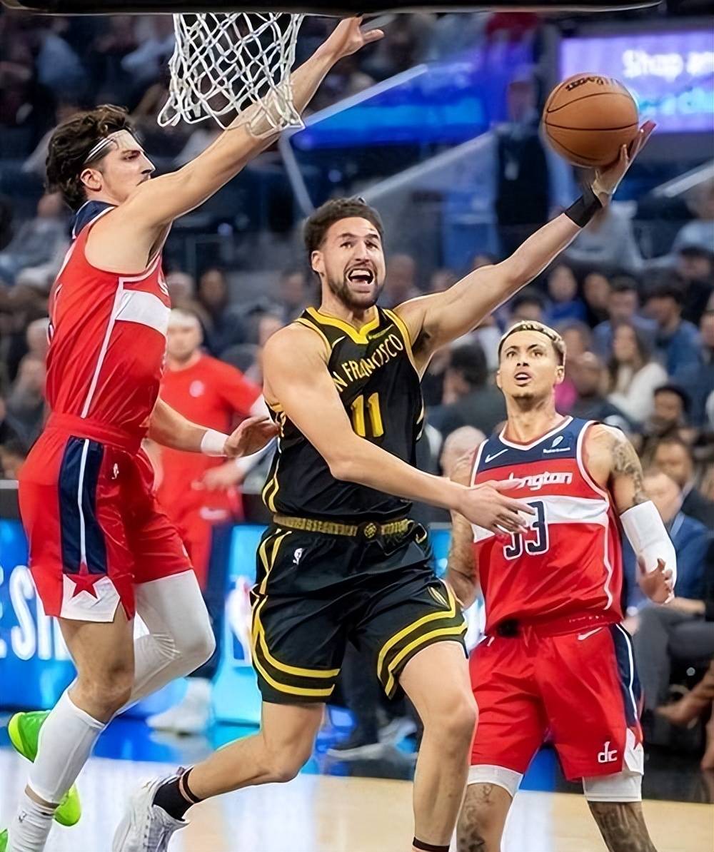 开拓者战胜独行侠轻松取胜的简单介绍