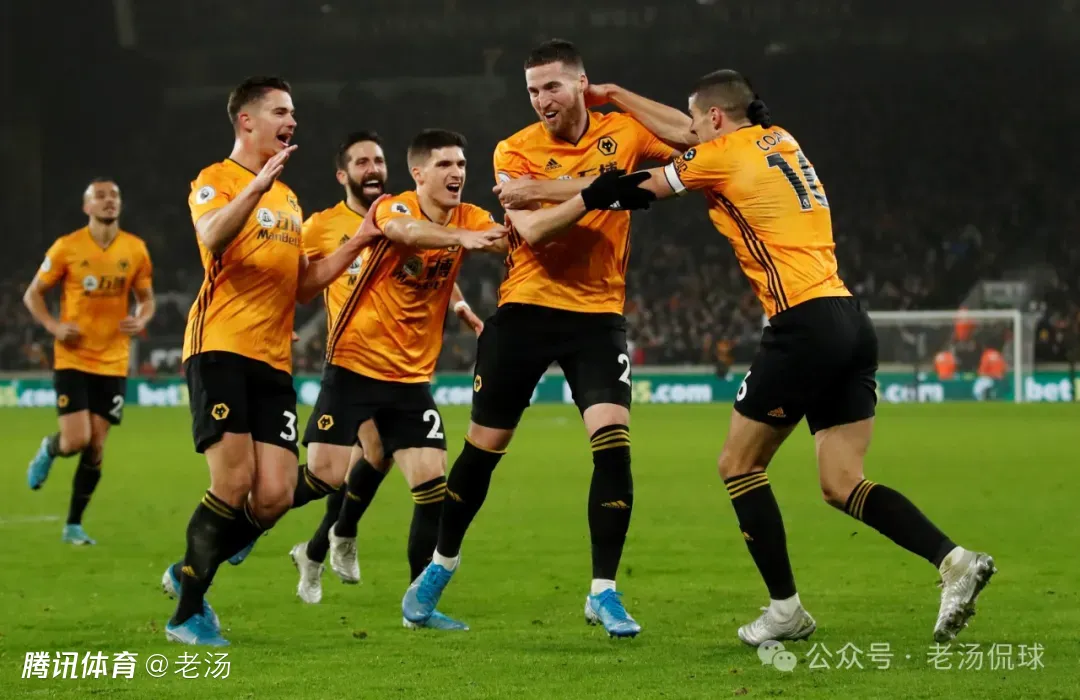 狼队门将扑出关键球，助球队在英格兰足球比赛中获胜