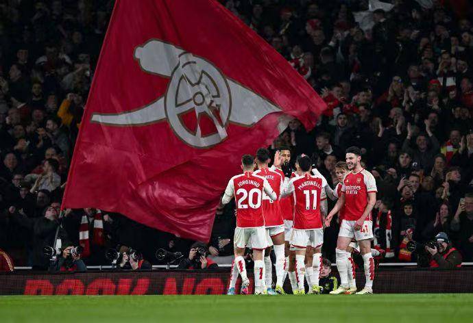 顶级足球职业联赛中各队对抗激烈，胜负难料