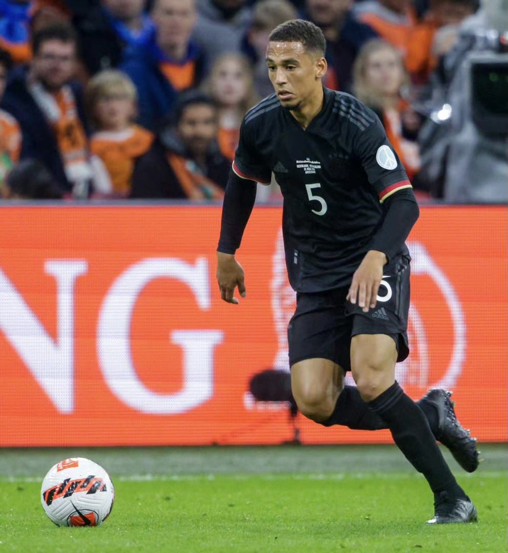 开云官方app入口-克雷莫纳取胜在望，球员奋勇拼搏