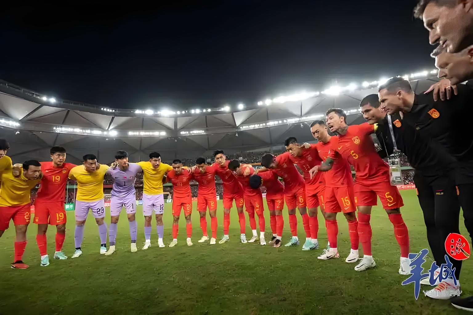 开云官网-国内足球职业联赛中强队对抗，场面激烈