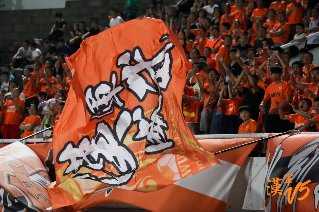 红色橙色对决，后者险胜对手的简单介绍