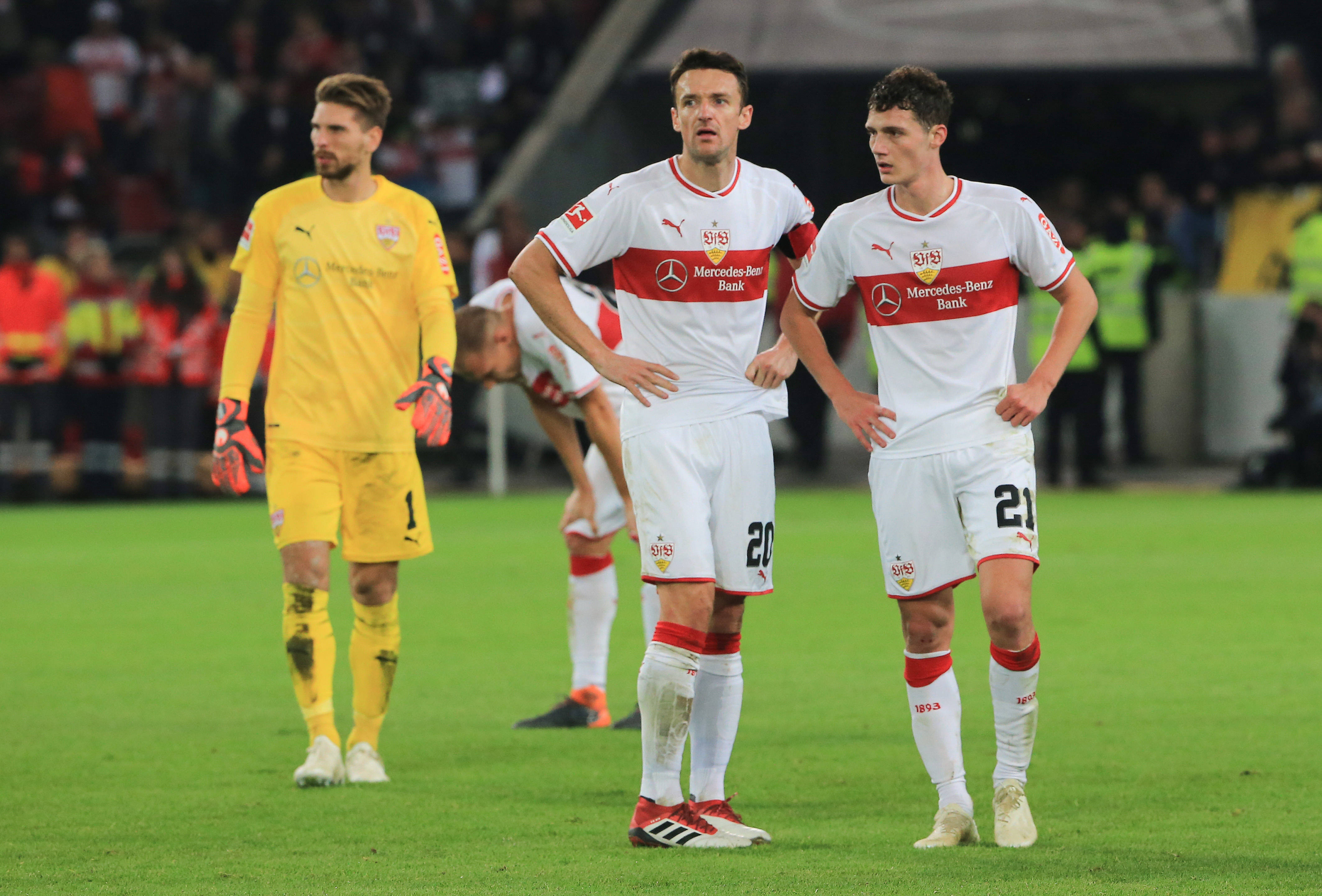 包含弗赖堡客场逆转，取得关键胜利的词条