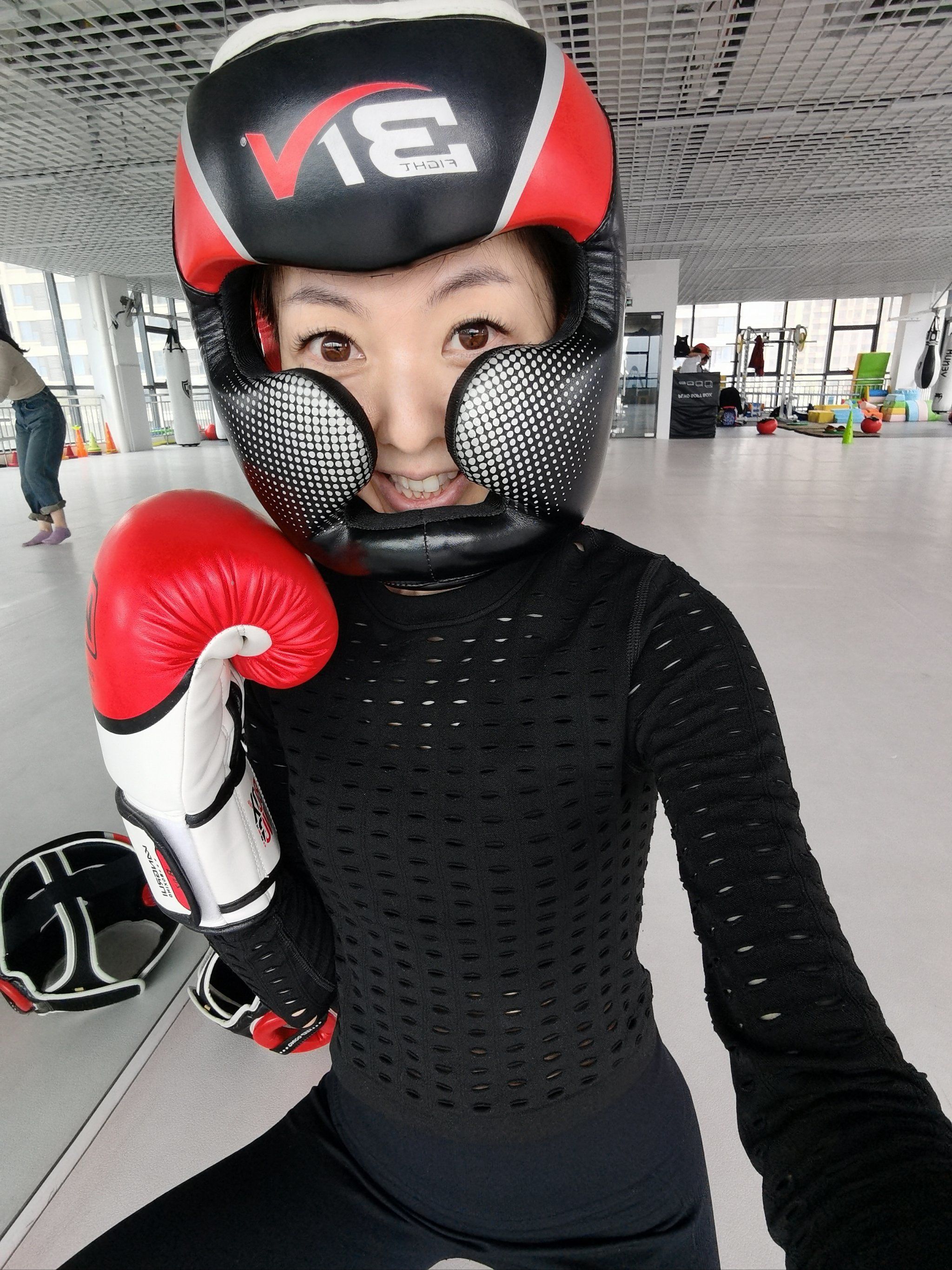 坚强不屈!拳击选手斗志昂扬搏击 坚强不屈!拳击选手斗志昂扬搏击