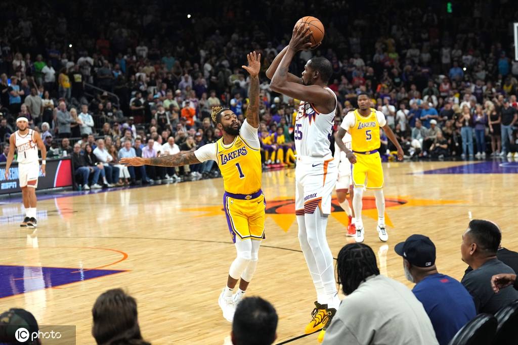 湖人逆转太阳,取得三连胜 湖人逆转太阳,取得三连胜