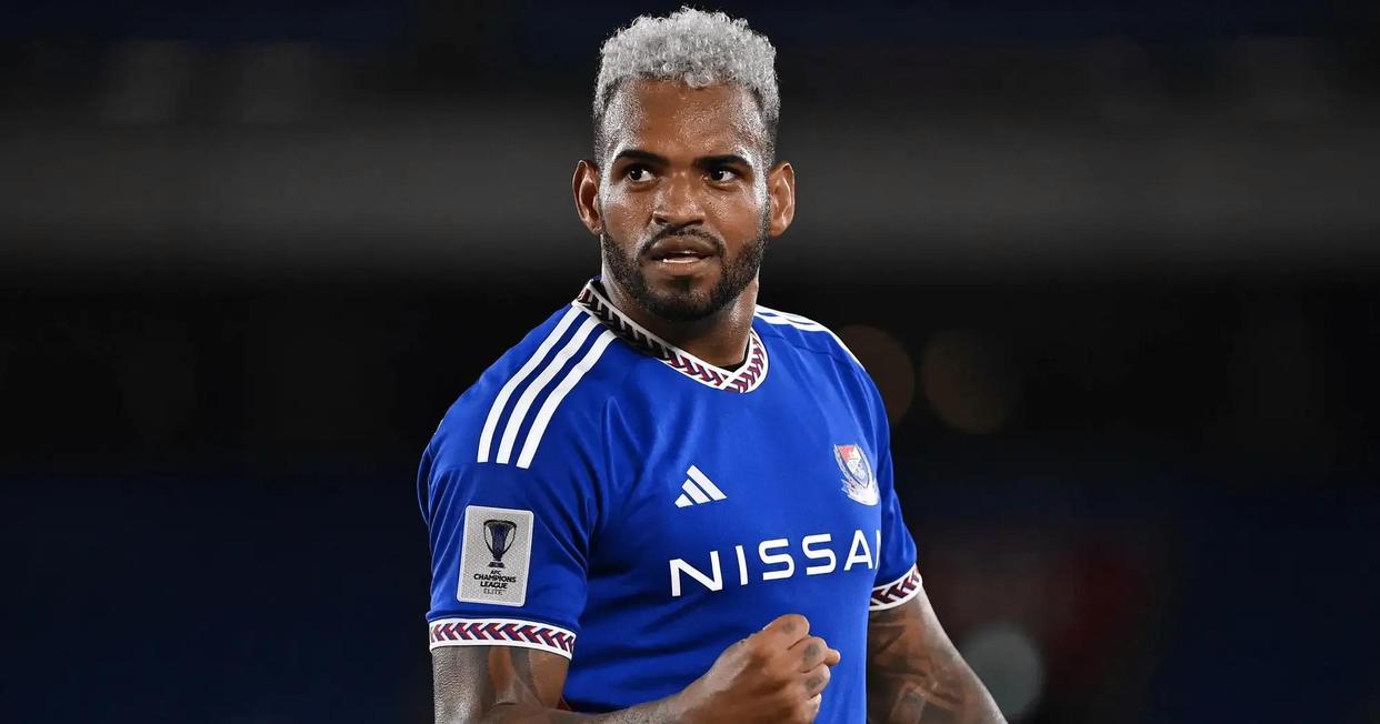 开云体育登录-横滨水手队员对决巴萨大将，火药味十足