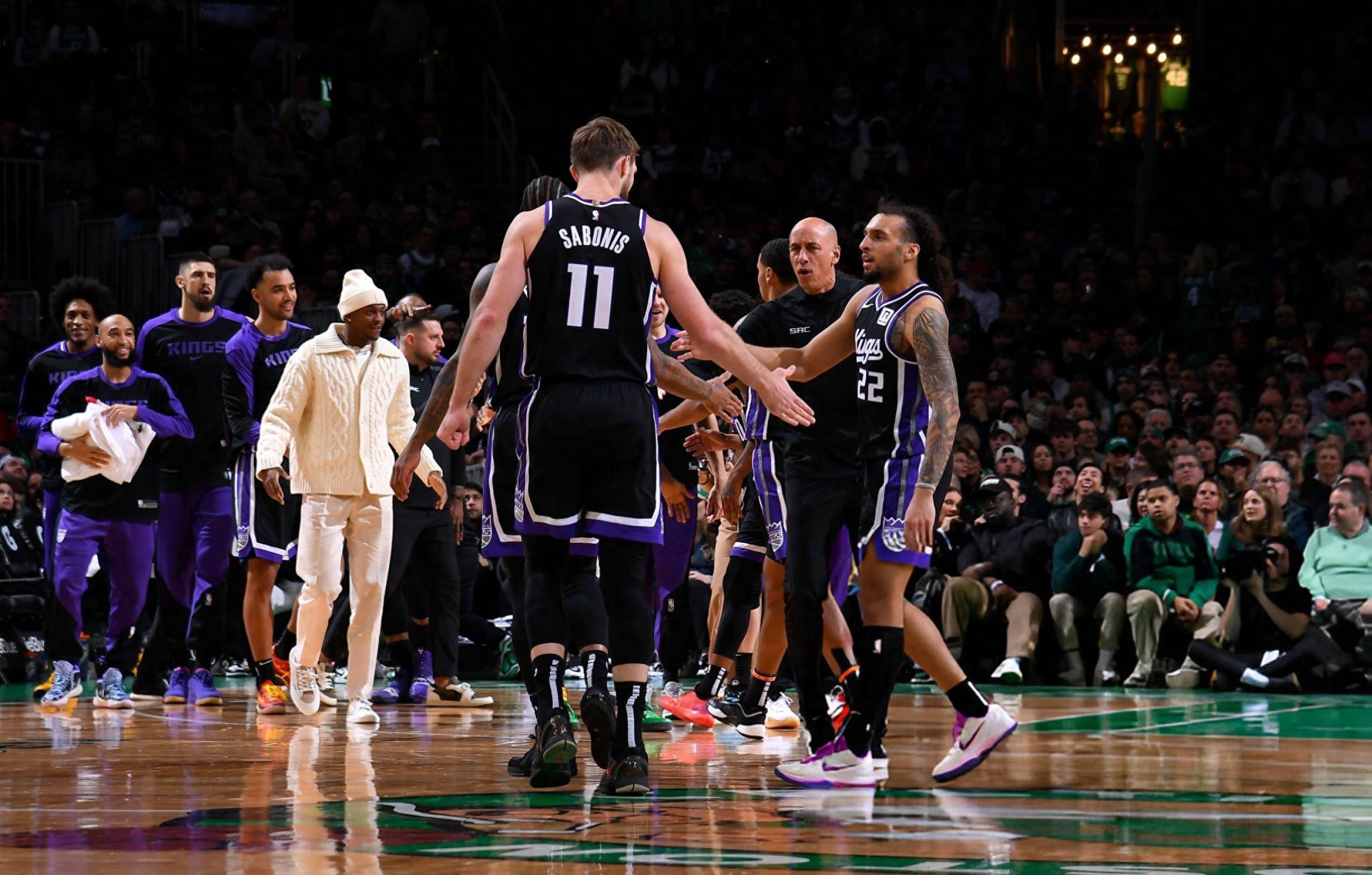 活塞大胜凯尔特人,迎来六连胜 活塞大胜凯尔特人,迎来六连胜