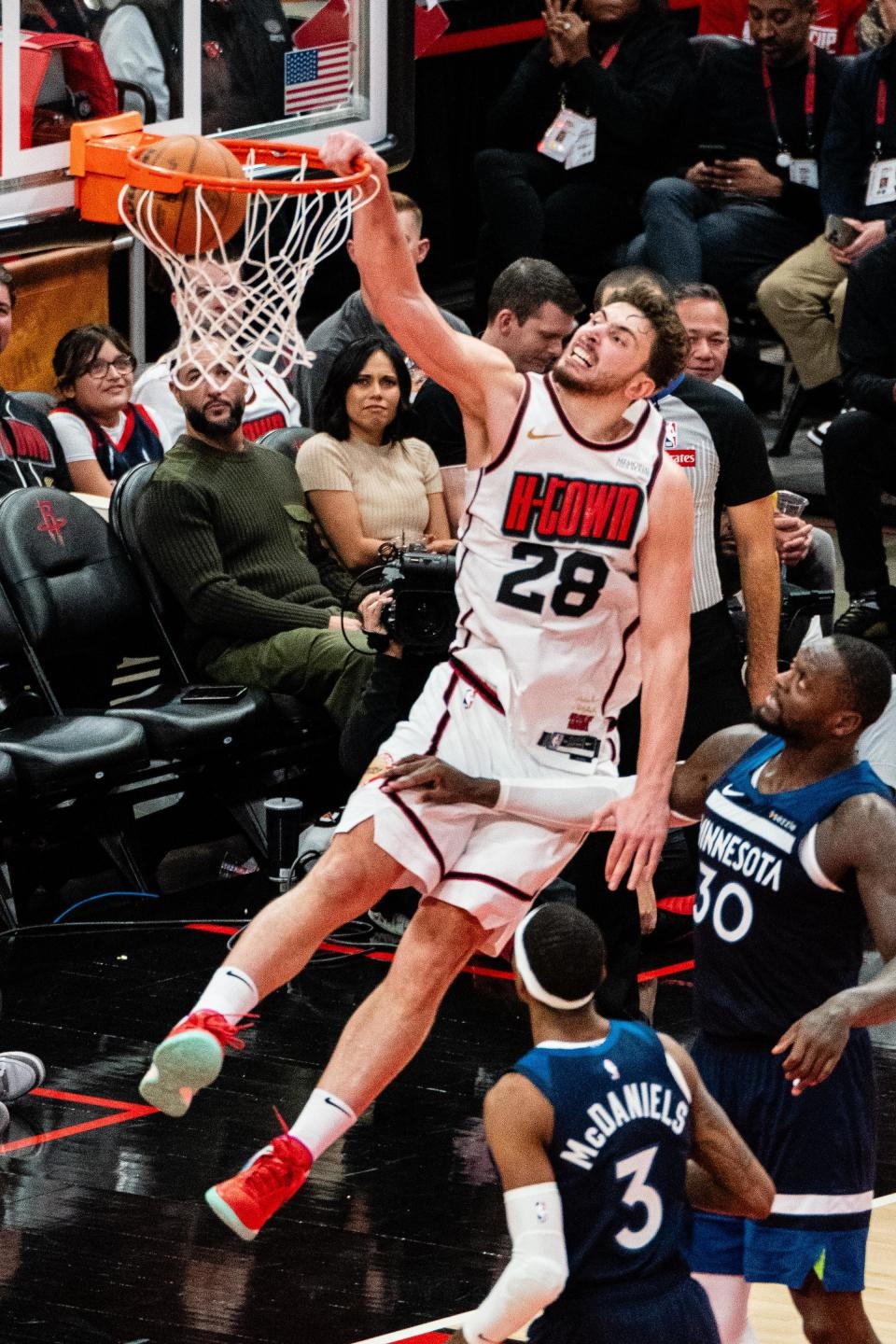 火箭客场惜败热火，主场连败