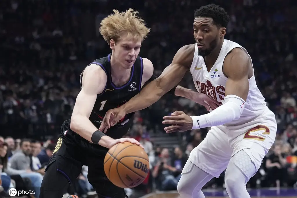 猛龙遭爵士逆转!米切尔砍31分 猛龙遭爵士逆转!米切尔砍31分