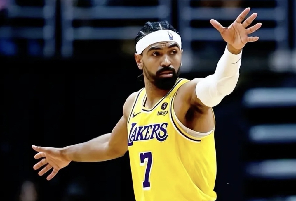 山东队翻盘湖人，库里带队取胜